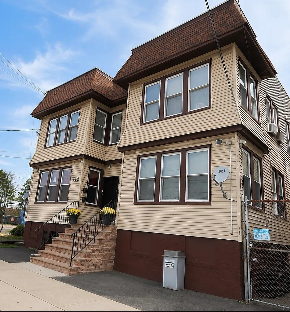 3 bed, $2,350 — Photo 1