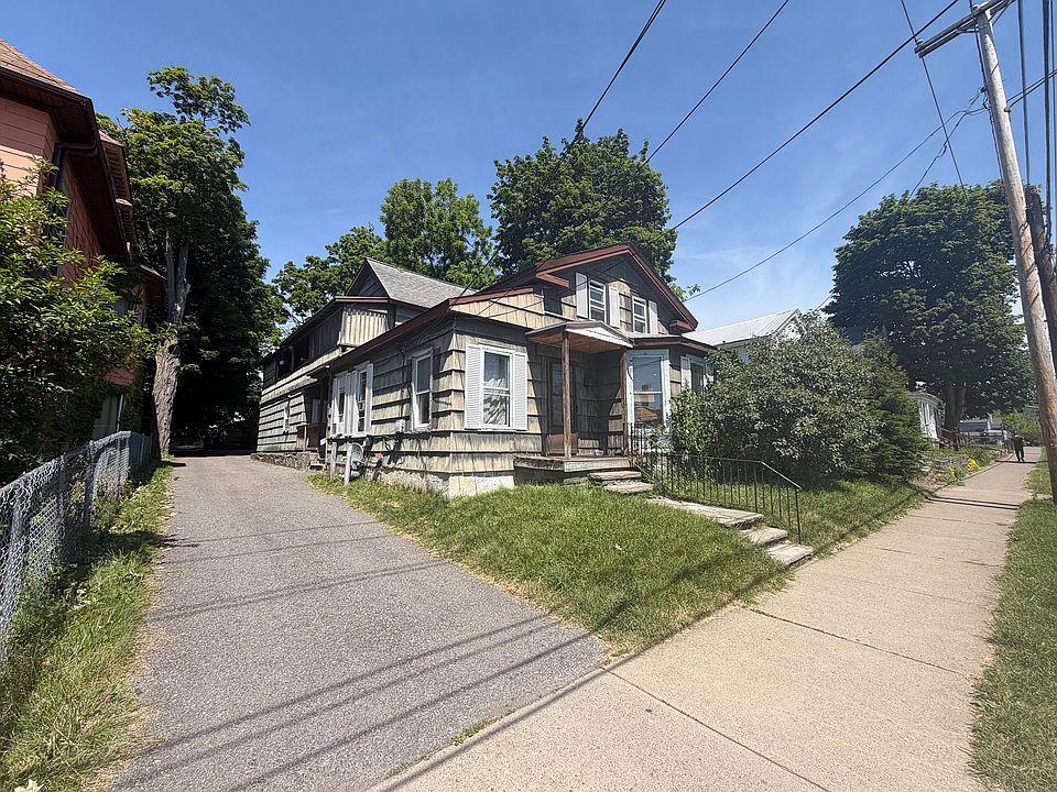 1st image of 123 Oak St