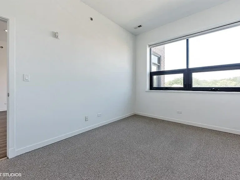 5427 N Broadway — Photo 7