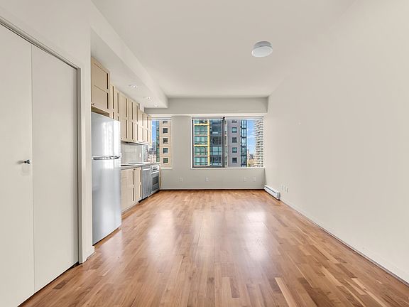 2nd image of 1333 Georgia St W #1113