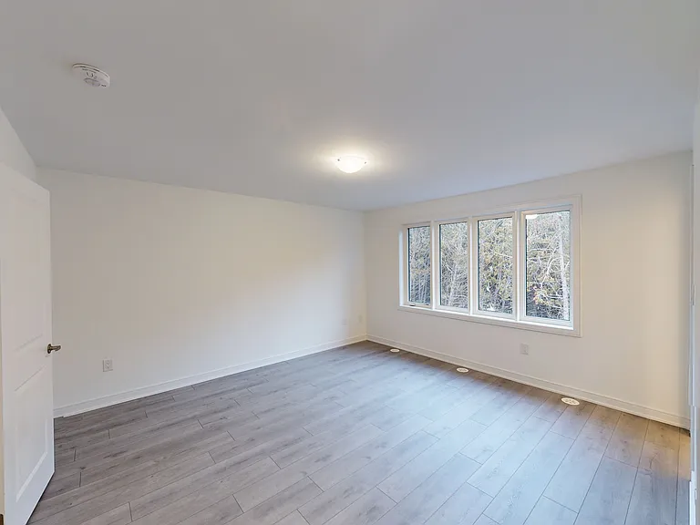 126 Blue Forest Cres — Photo 40