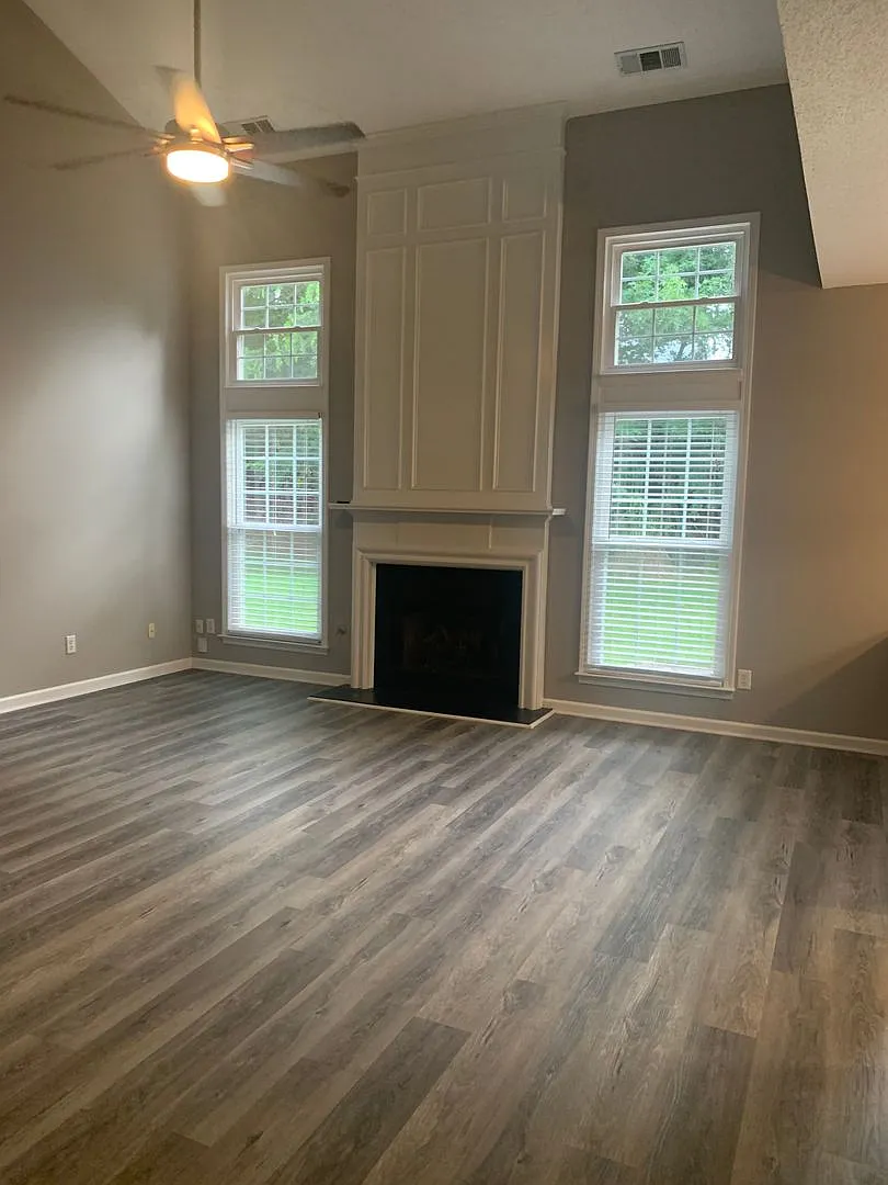 Spacious 3BR Alpharetta Home with Pool, Tennis, Washer/Dryer & Private Backyard — Photo 4