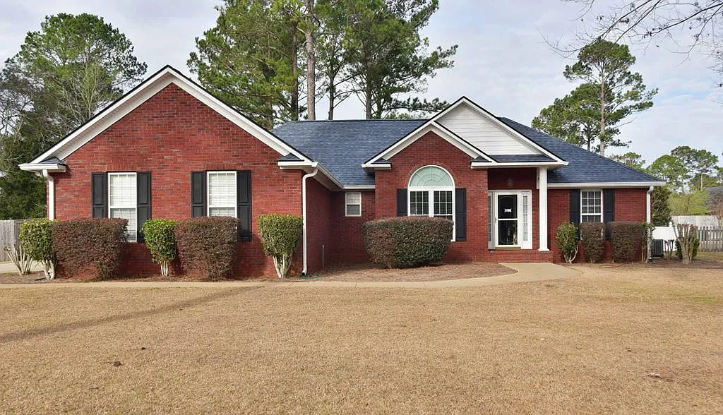 4 bed, 2.5 bath, 2096 sqft, $2,450 — Photo 1
