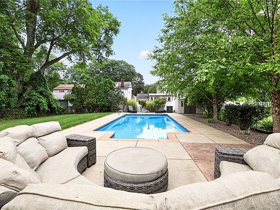 4th image of 106 Stonehenge Rd