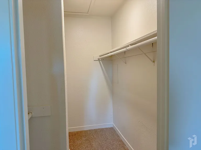 Train Station Apartments — Photo 27