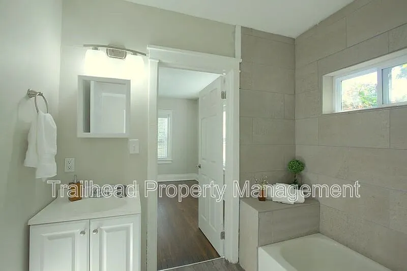 2 bed, 1.0 bath, 950 sqft, $1,250 — Photo 3