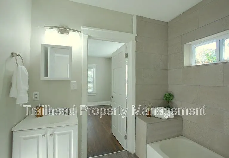 1214 Brush Creek Blvd #3 — Photo 6