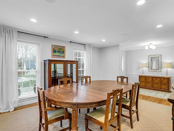 4th image of 16 Sugarberry Dr
