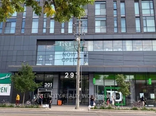 297 College St, Toronto, ON