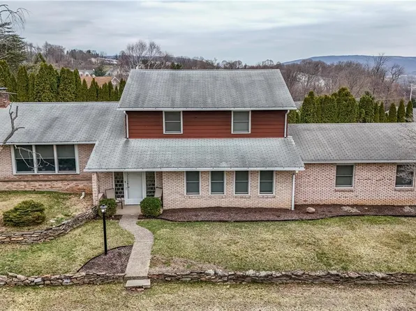 2631 Buttonwood Dr, Slatington, PA 18080