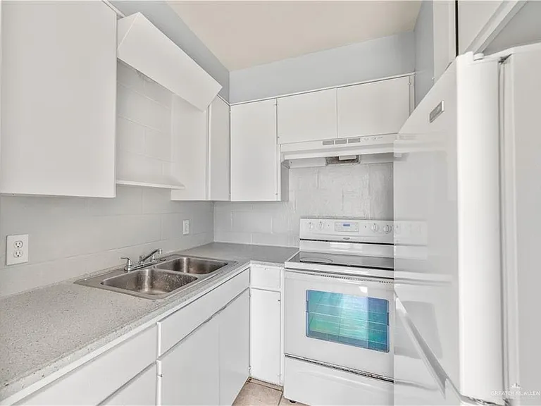 201 N Montevideo Ave #2 — Photo 8