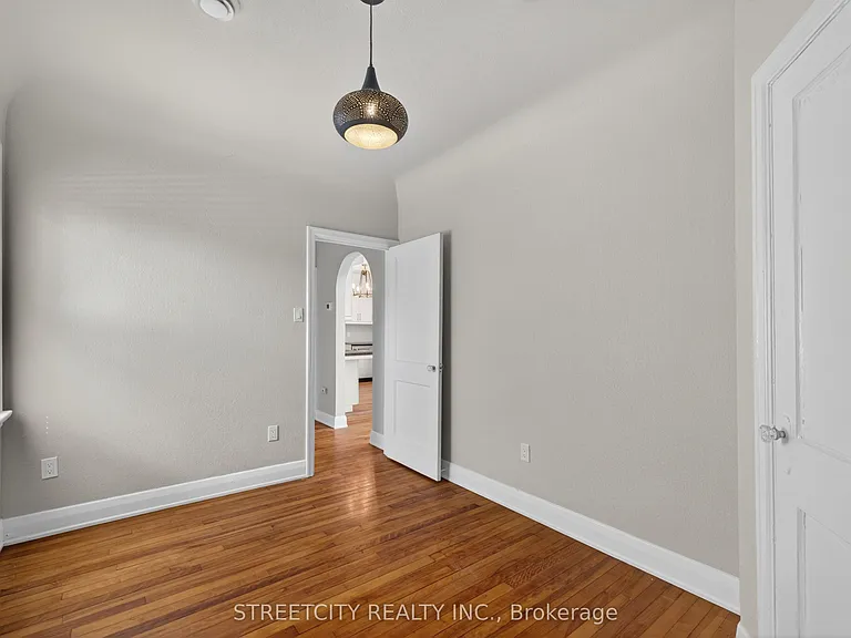 1055 Commissioners Rd E — Photo 17