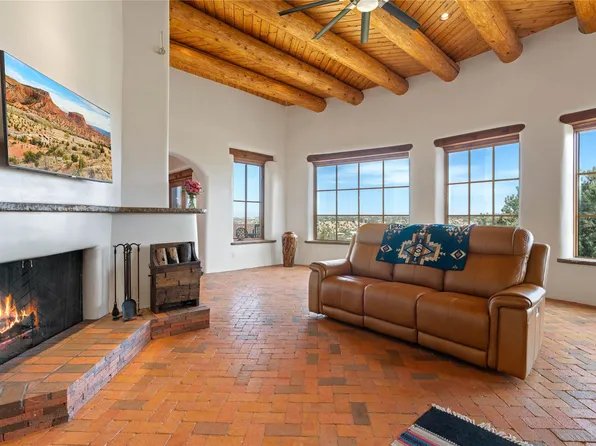 947 Cerro De La Paz, Santa Fe, NM 87501