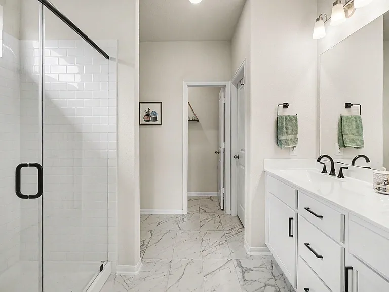 2214 Lierna Dr — Photo 15
