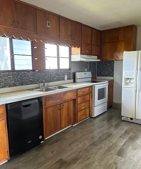 2294 E Johns Ave — Photo 4