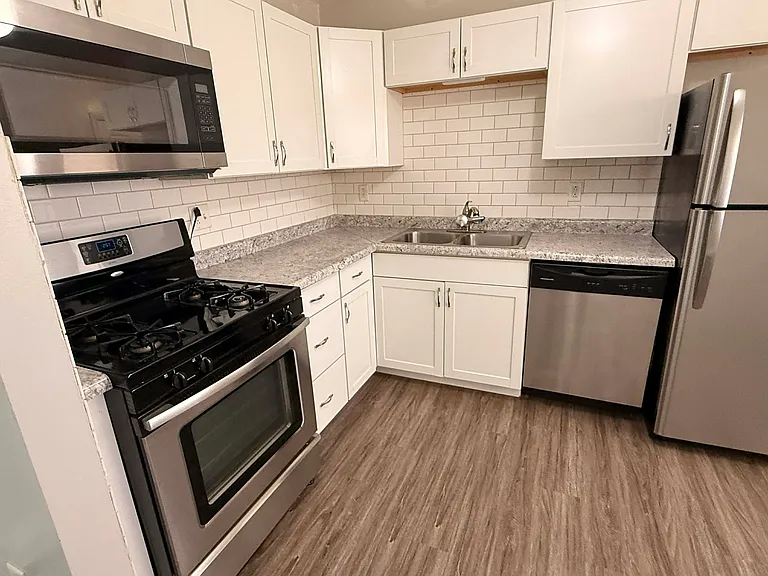 1236 Gilbert Ln — Photo 2