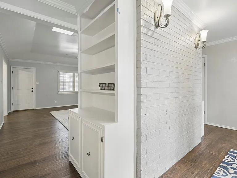 2404 Goddard Ct — Photo 4