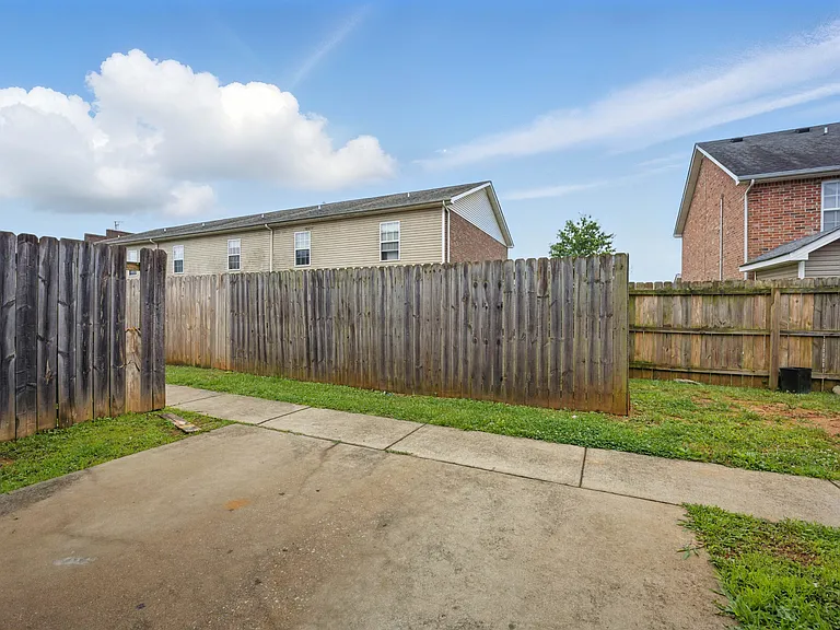 850 Tracy Ln #10 — Photo 9