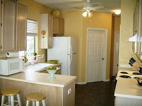 Kitchen With Tiled Florrs