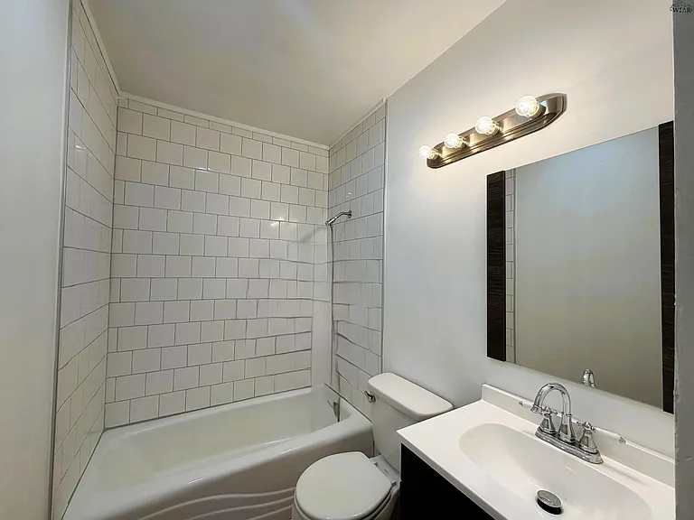 2951 Moffett Ave — Photo 17