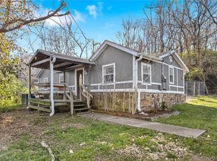 1872 N Double Springs Rd, Fayetteville, AR 72704