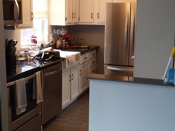Dining room into kitchen