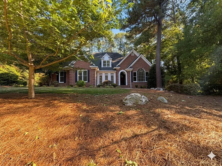 205 Tynemouth Dr — Photo 1