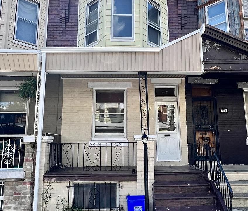 1st image of 2216 W Oakdale St