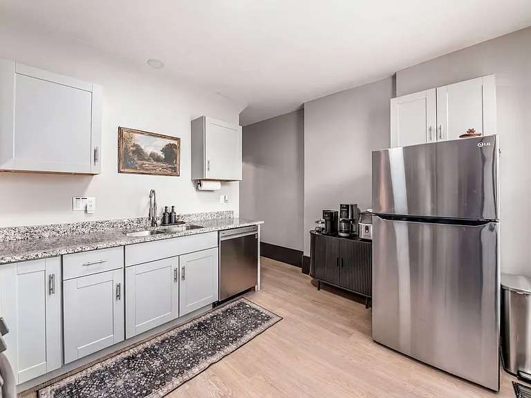 302 E Markison Ave #302 — Photo 13