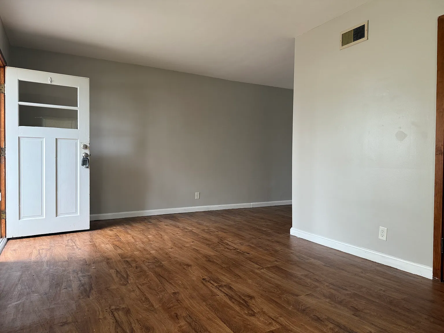 1339 E Illinois St — Photo 3