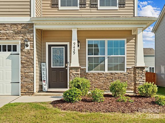 3rd image of 9439 Maltese Dr #190