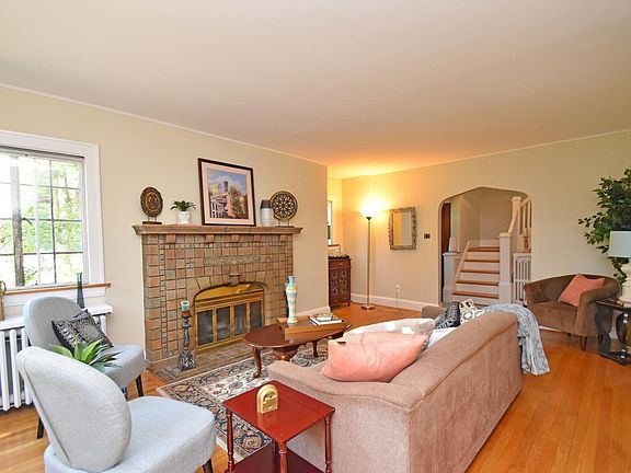 4th image of 118 Glenmary Ave