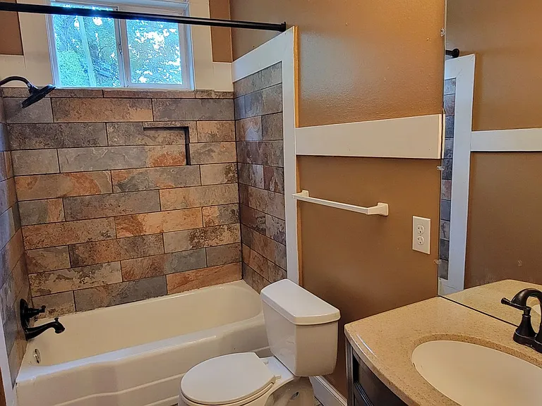 1620 Christine Dr — Photo 11
