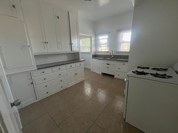 5th image of 502 N Kenmore Ave #502