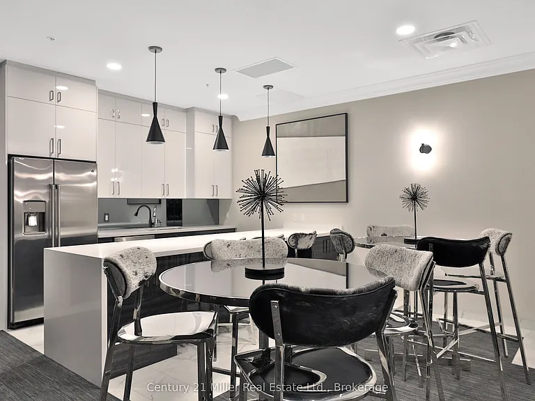 118 King St E #618 — Photo 25