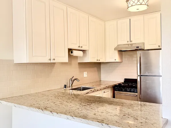 300 Oxford Way APT 12, Belmont, CA 94002