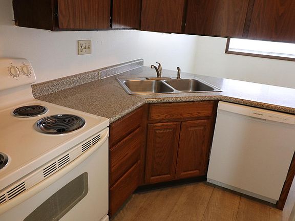 3rd image of 1057 W Cecil St #1