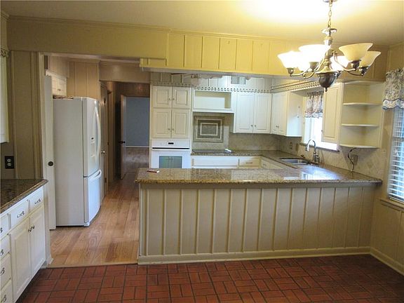 5th image of 1203 Belmont Cir