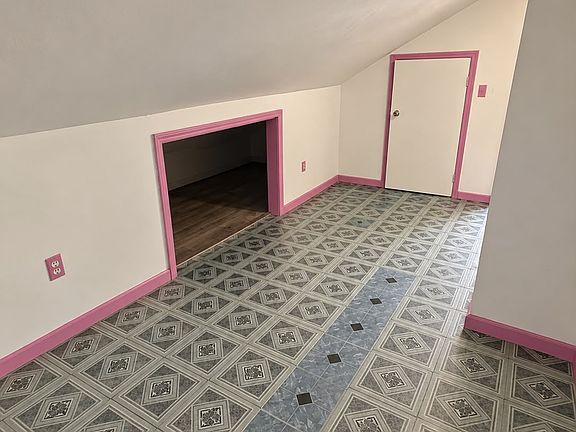 5th image of 102 Montgomery St #3