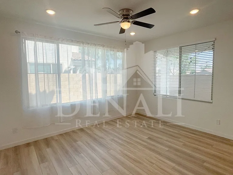 1365 W Bluejay Dr — Photo 4