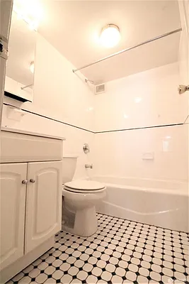 Rented by Oxford Property Group | media 10