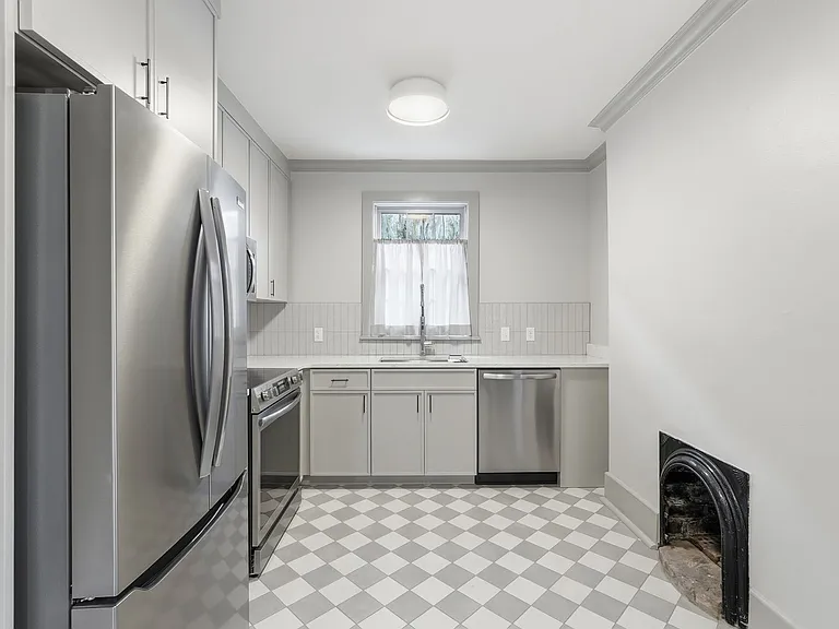 124 E McDonough St — Photo 19