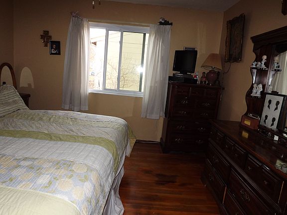 4th image of 1715 Rose Crest Dr