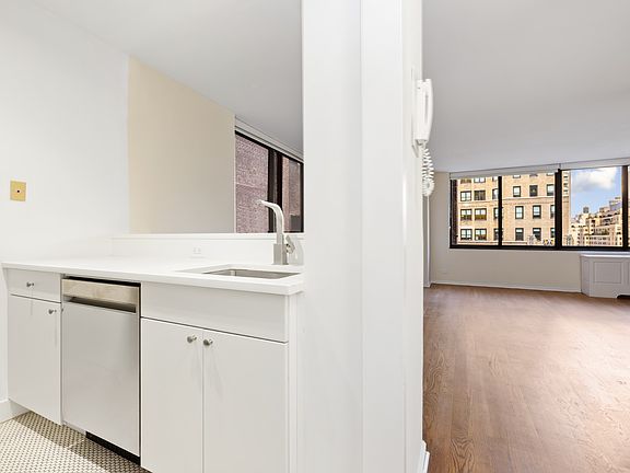 4th image of 245 E 44th St APT 24F