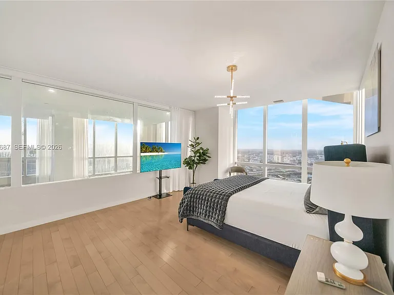 851 NE 1st Ave #Penthouse 4612 — Photo 22