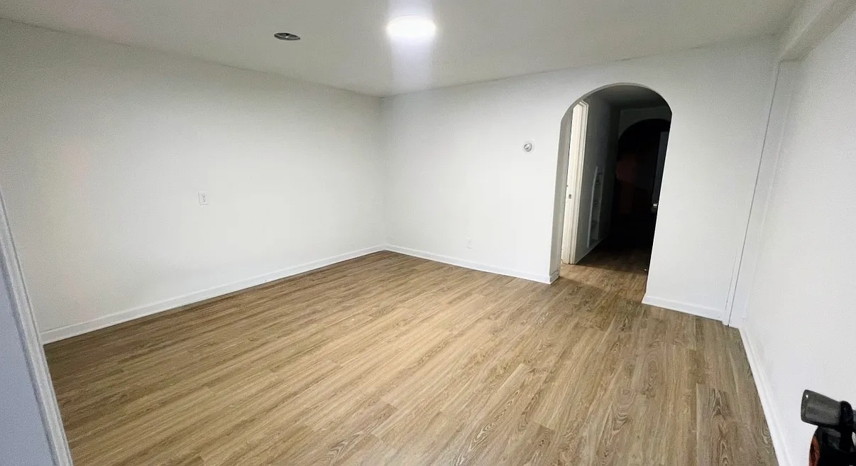 3 bed, 884 sqft, $1,400 — Photo 1