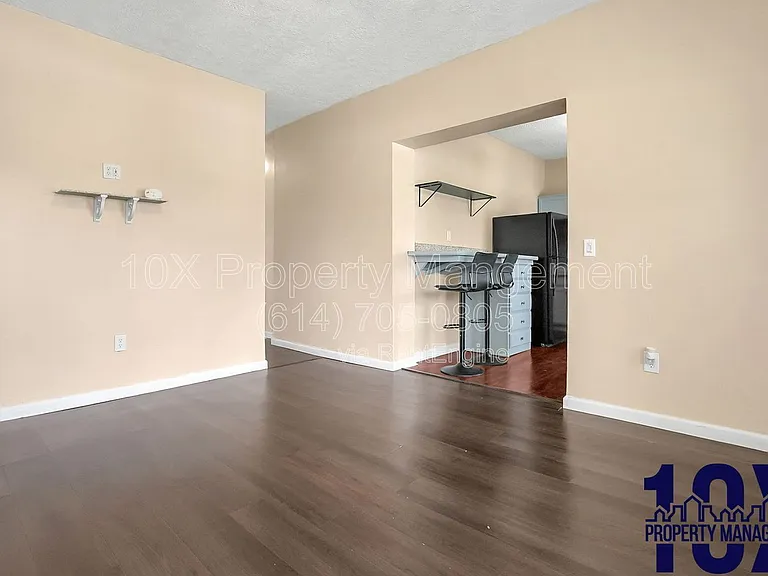 1652 Summit St #A — Photo 13