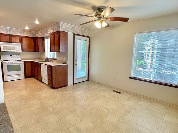 3rd image of 648 Hueners Ln #648G