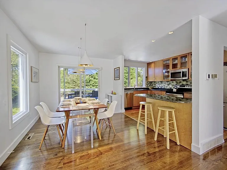 41 Hawthorne Rd — Photo 10