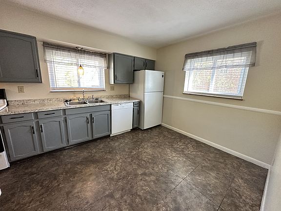 Kitchen/Dining View A